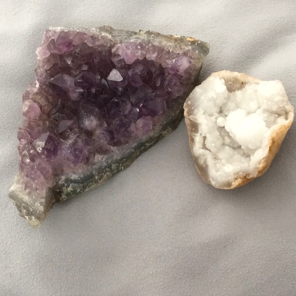Amethyst Geode - Picture 1 of 5